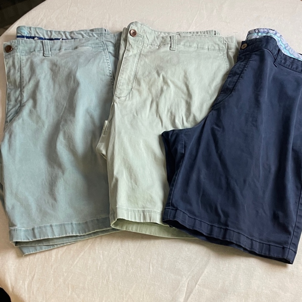 3 Tommy Bahama Men's Shorts size 44 Golf